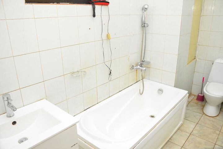 Room 68 of 94