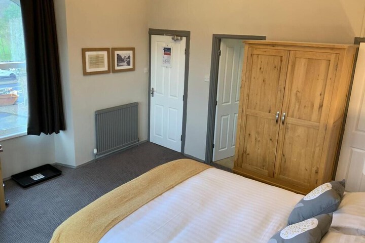 Room 21 of 32