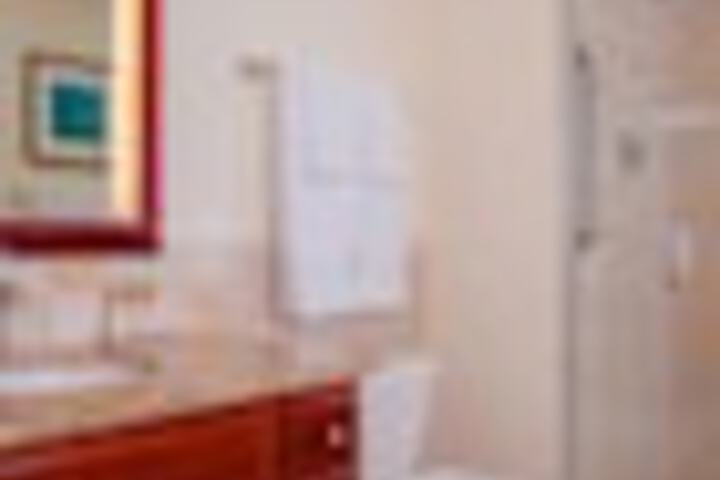 Room 32 of 192