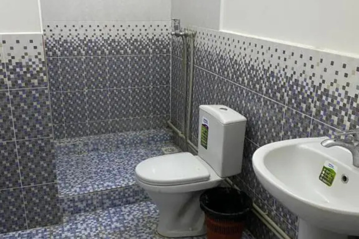 Room 6 of 10