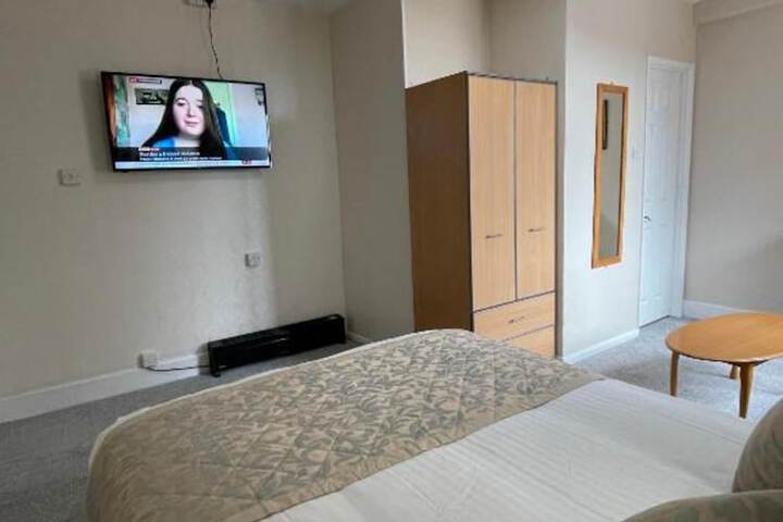 Room 16 of 28