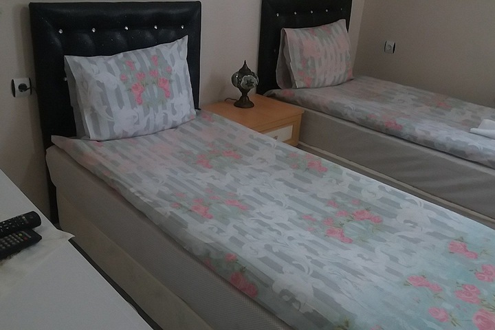 Room 11 of 185