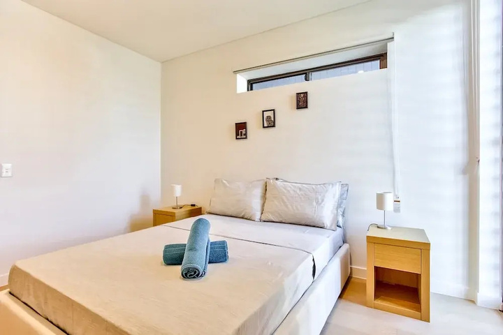 Room 5 of 10