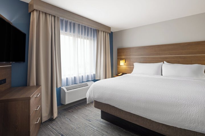 1 King Bed (9 of 15)