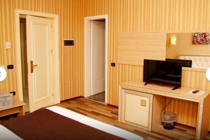 Room 28 of 62