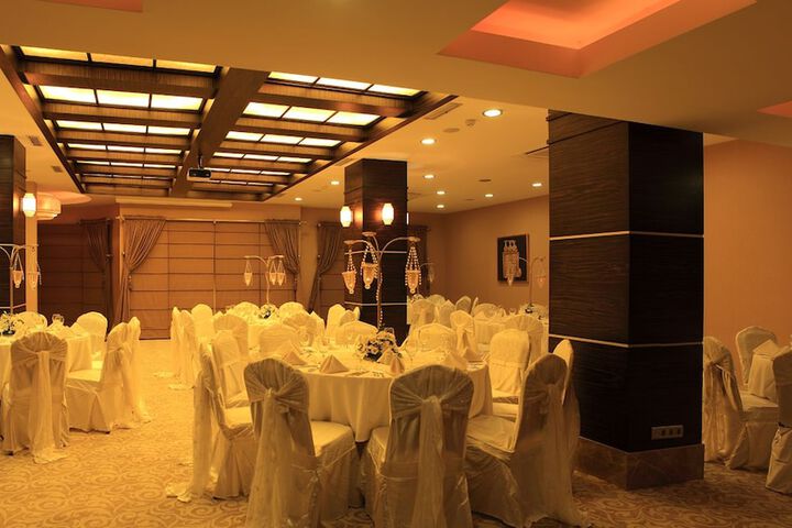 Ballroom/Hall 30 of 37