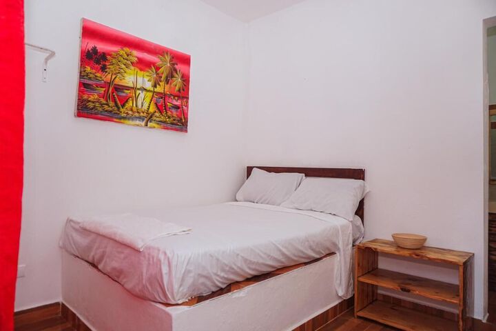 Room 10 of 14