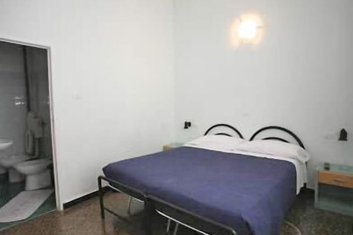 Room 17 of 36
