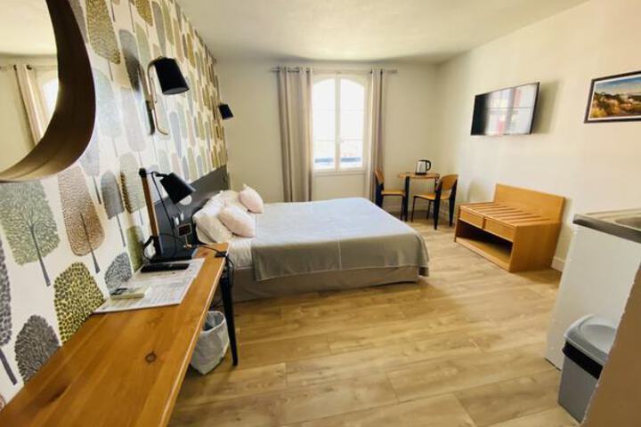 Room 10 of 16