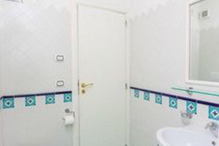 Room 5 of 20
