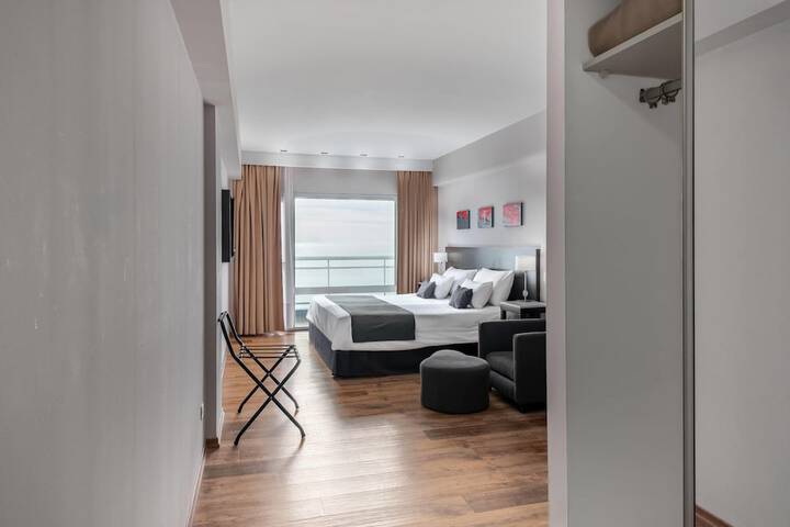 Room 30 of 104