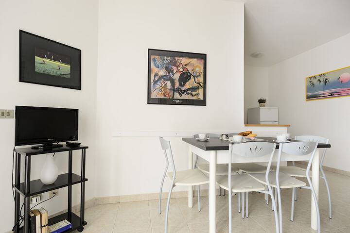 Room 9 of 25