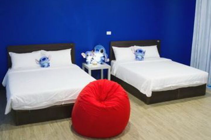 Room 12 of 16