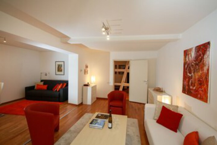 Room 8 of 38