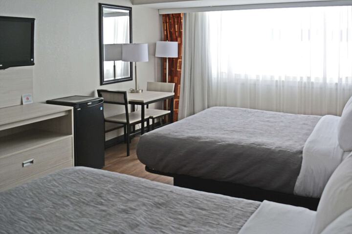 2 Queen Beds (5 of 8)