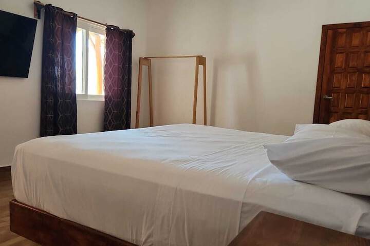 Room 4 of 33