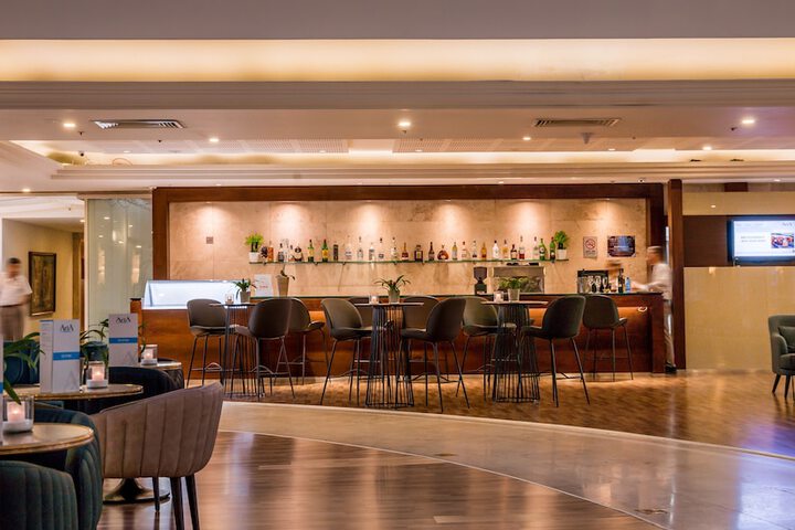 Lounge 70 of 82