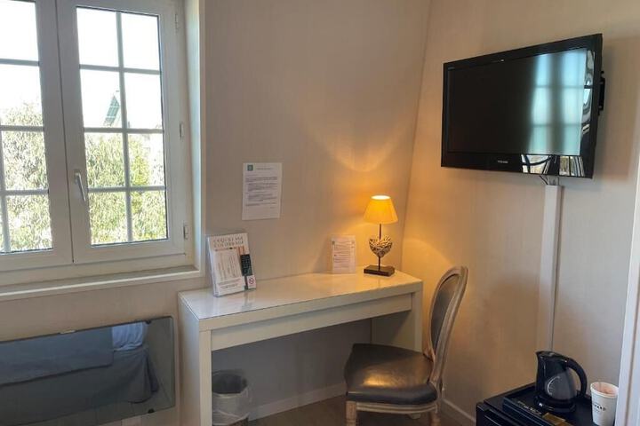 Room 16 of 48