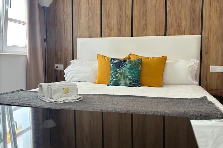 Room 3 of 52