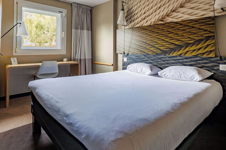 Room 4 of 79