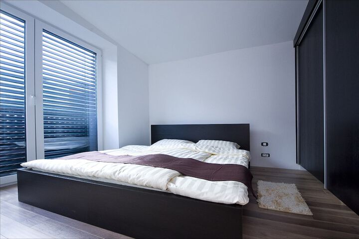 Room 7 of 42