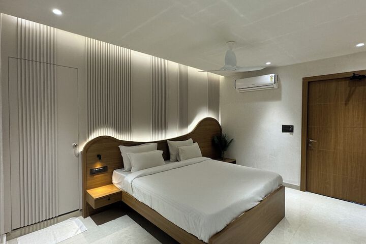 Room 6 of 49