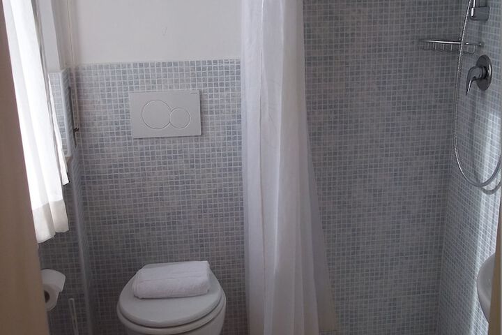 Room 27 of 125