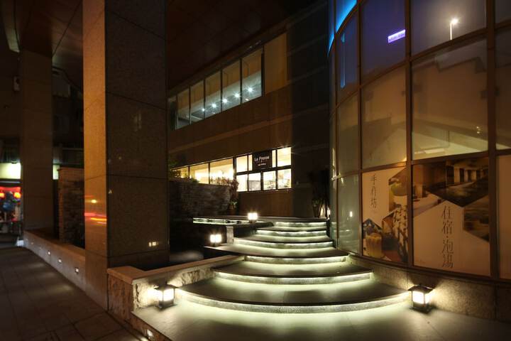 Hotel Exterior 48 of 50