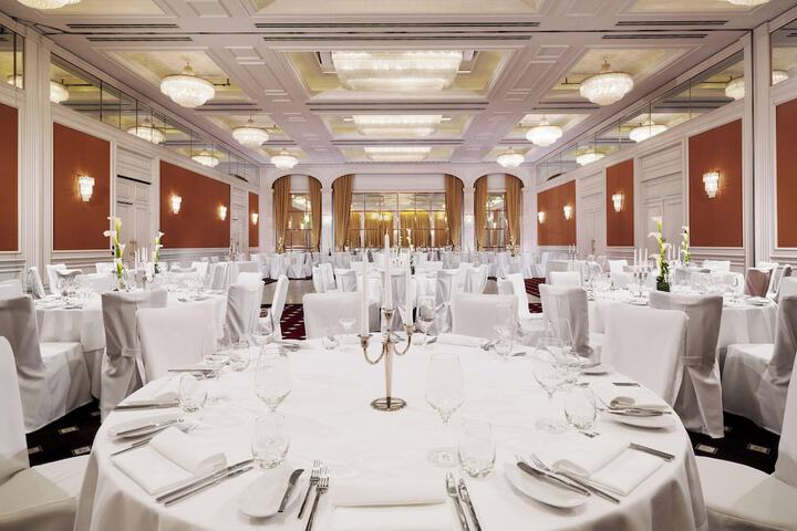Ballroom/Hall 78 of 96