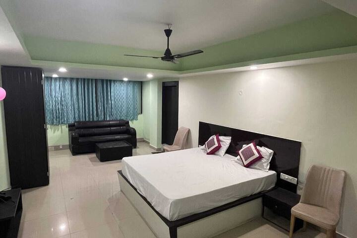 Room 8 of 48