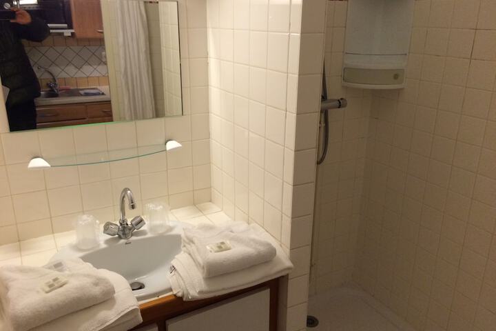 Room 15 of 24