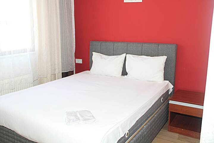 Room 4 of 18