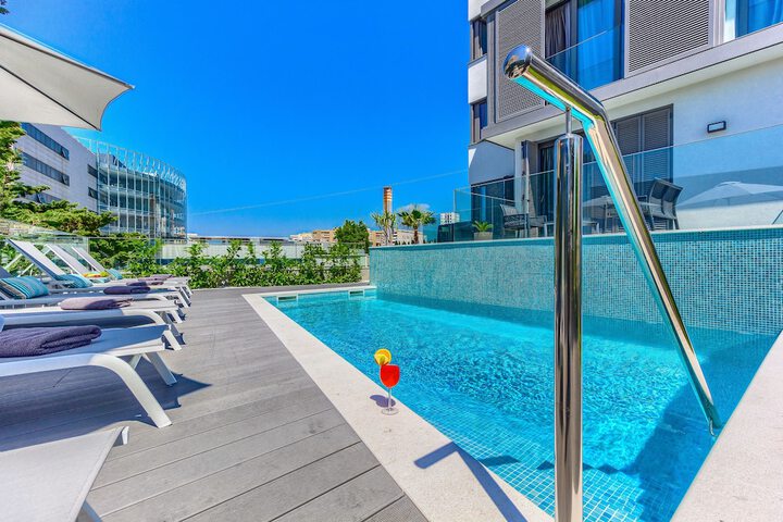 Pool 102 of 114