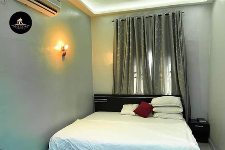 Room 6 of 18