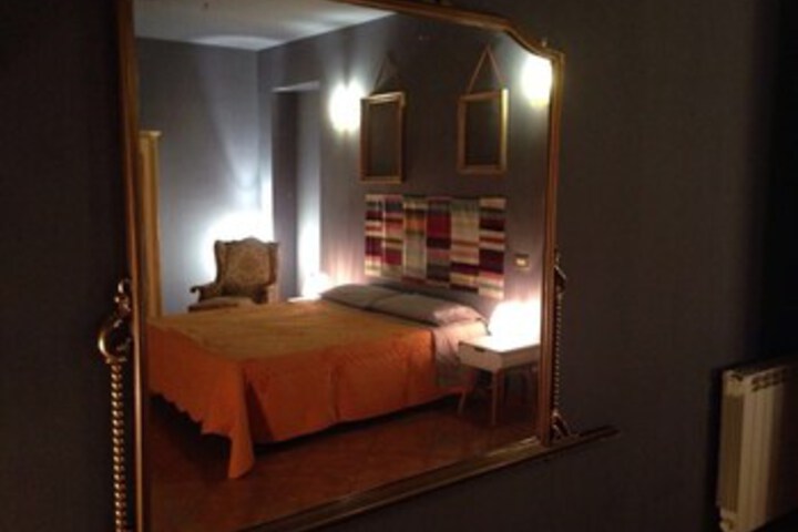Room 10 of 27