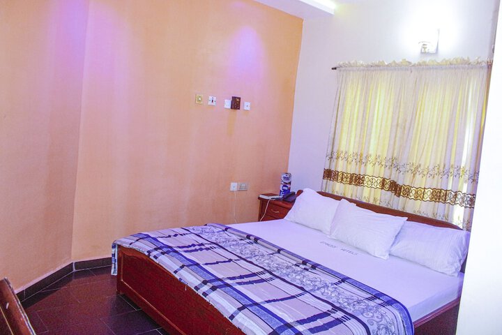 Room 25 of 68