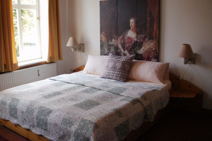 Room 2 of 27
