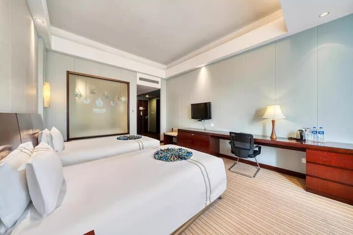 Room 8 of 34