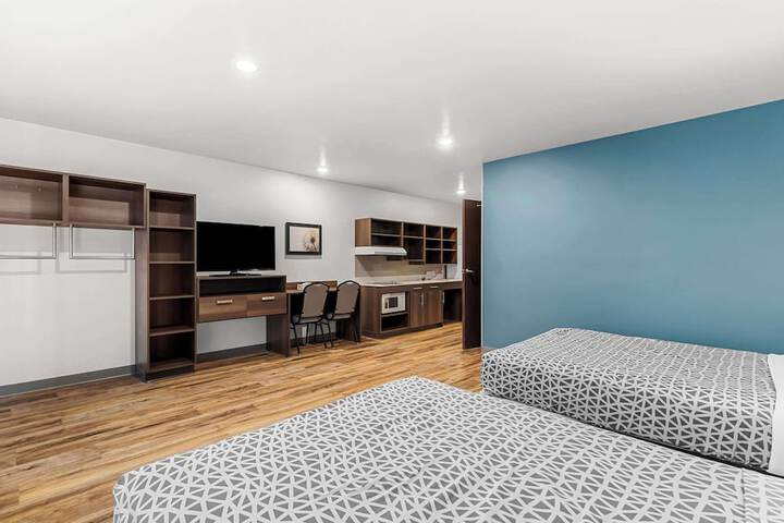 Suite Queen Bed (1 of 41)