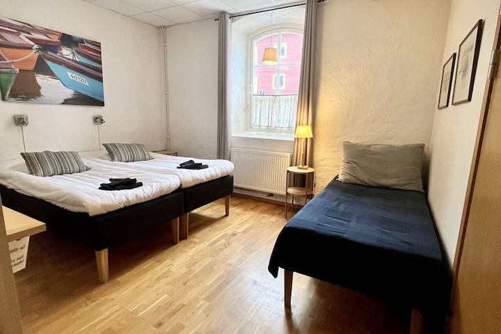 Room 10 of 36