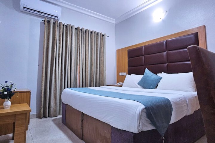 Room 10 of 81