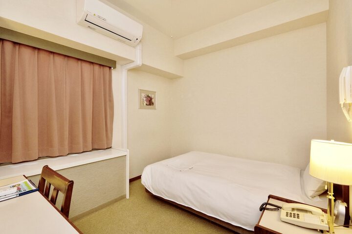 Room 9 of 35