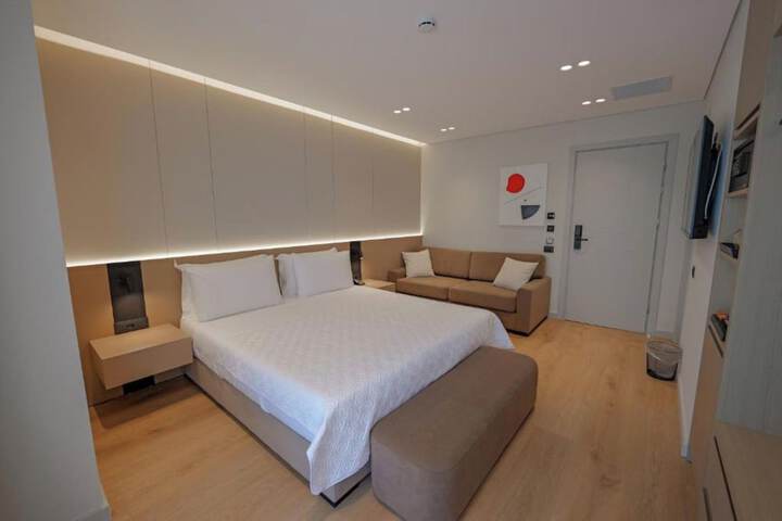 Room 84 of 171
