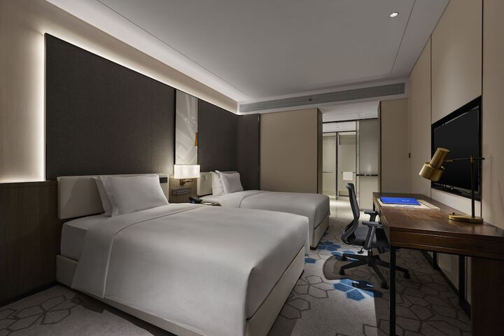 Room 27 of 51