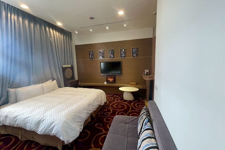 Room 15 of 64