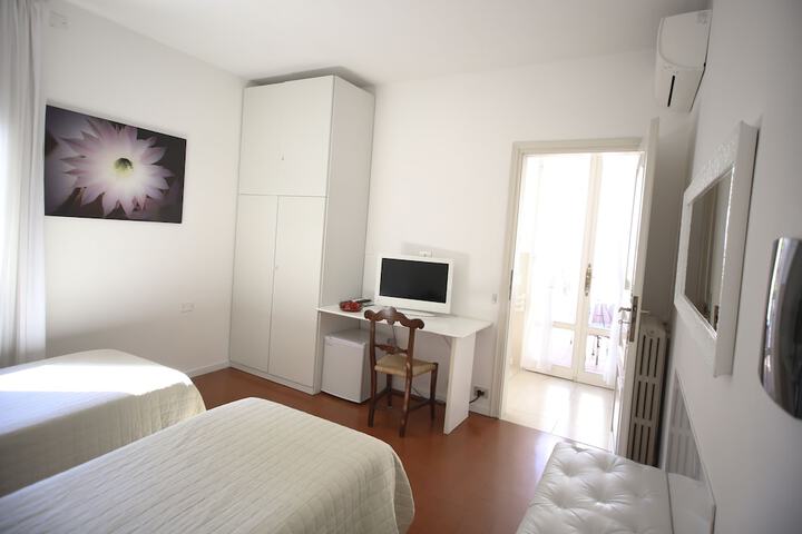 Room 13 of 53