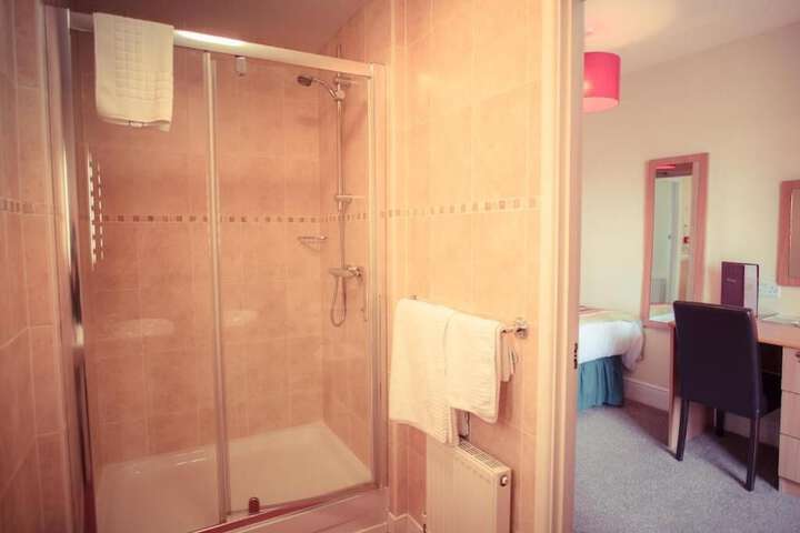 Room 13 of 28