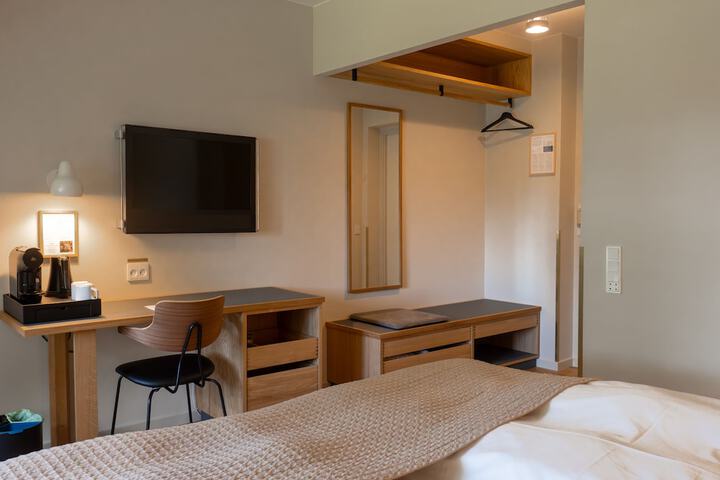 Room 50 of 151