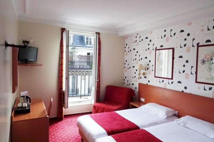 Room 13 of 38