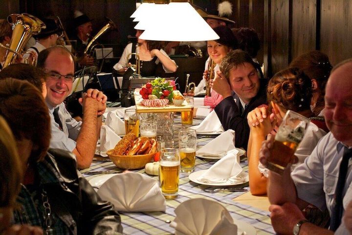Dining 2 of 8